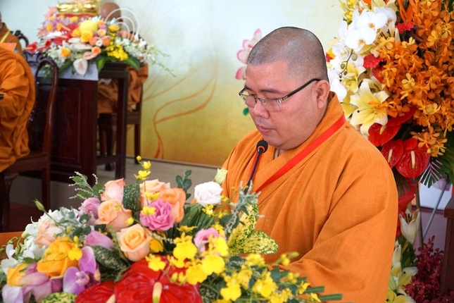 Đại đức Thích Bửu Đăng báo cáo công tác Phật sự và phương hướng hoạt động