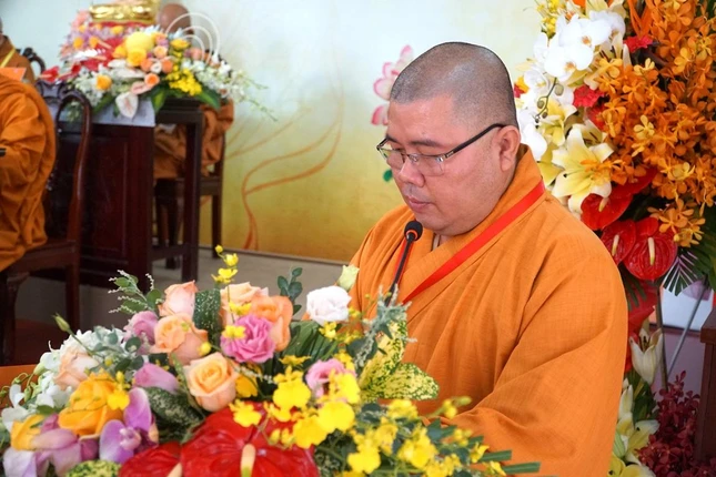 Đại đức Thích Bửu Đăng báo cáo công tác Phật sự và phương hướng hoạt động