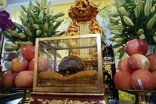 Bát Y để lại tôn thờ mai sau