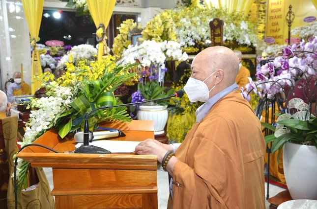 Ni trưởng Thích nữ Như Như dâng lời tưởng niệm của phân ban Ni giới Trung ương