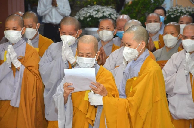 Ni sư Như Tịnh ngậm ngùi nhắc lại những ngày tháng sơ cơ được Sư trưởng hướng dẫn