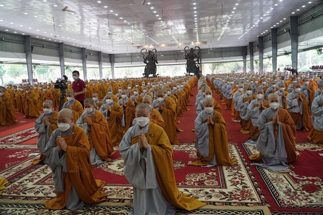 chư tôn đức Ni và các Tăng, Ni nguyện y giáo phụng hành