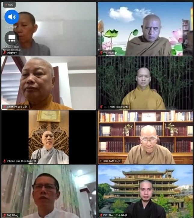 chư tôn đức và các thành viên trực thuộc viện tham dự phiên hội nghị tổng kết trực tuyến sáng nay.