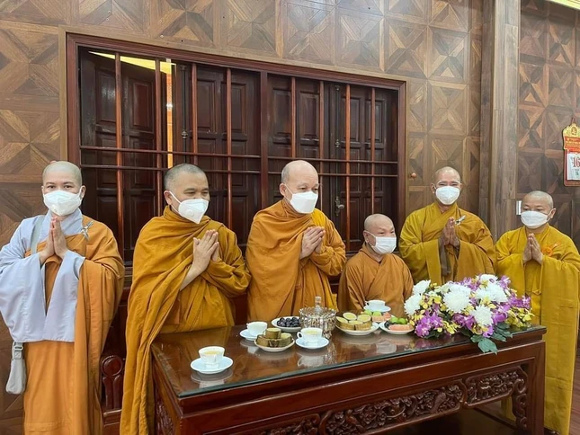 Đại diện Viện Nghiên cứu đến vấn an Hòa thượng Thích Thiện Nhơn tại chùa Minh Đạo Đại diện Viện Nghiên cứu đến vấn an Hòa thượng Thích Thiện Nhơn tại chùa Minh Đạo