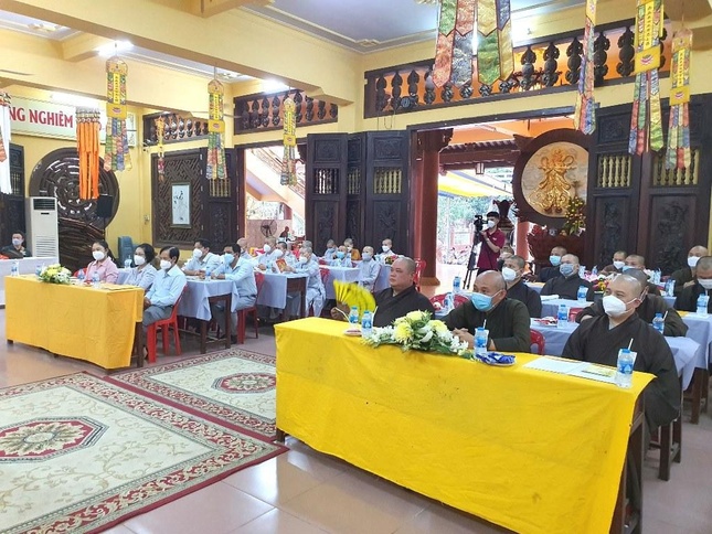 Chư tôn đức Tăng, Ni và chính quyền tham dự hội nghị tổng kết của Phật giáo quận Tân Bình