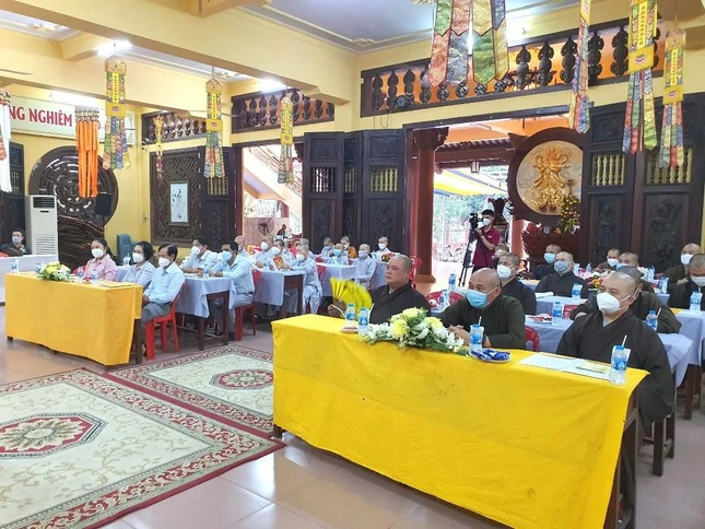 Chư tôn đức Tăng, Ni và chính quyền tham dự hội nghị tổng kết của Phật giáo quận Tân Bình