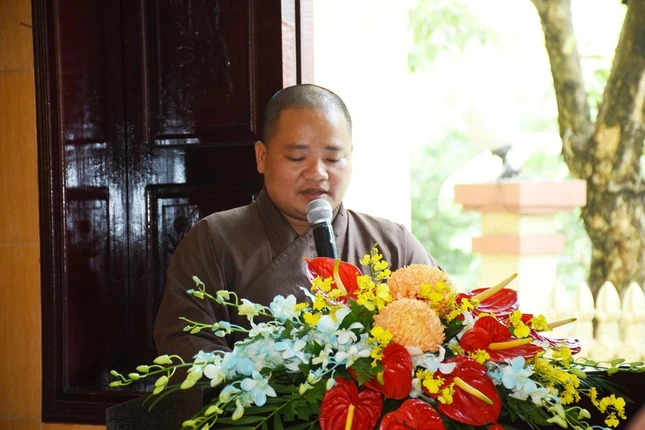 Đại đức Thích Quang Hội, Chánh Thư ký trình bày báo cáo và phương hướng năm 2022