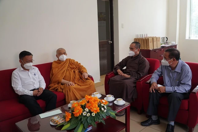 Quang cảnh buổi tiếp thân mật tại trụ sở tòa soạn báo Giác Ngộ