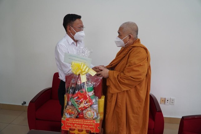 Hòa thượng Thích Giác Toàn cảm ơn về sự quan tâm của lãnh đạo TP đến hoạt động và sự phát triển của báo Giác Ngộ