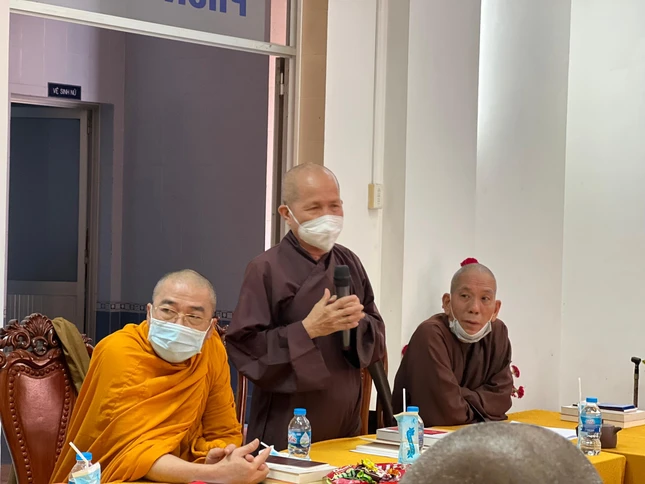 Thượng tọa Thích Giác Tín đóng góp ý kiến về việc dạy và học ở Trường Trung cấp hiện nay