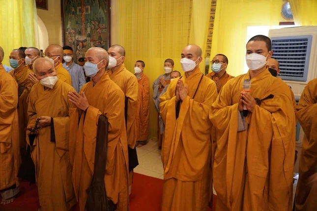 Và, hộ niệm lễ nhập kim quan chiều nay Và, hộ niệm lễ nhập kim quan chiều nay