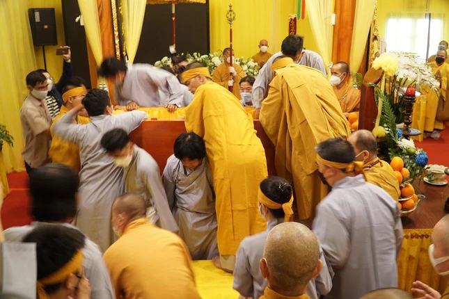 Từ đây Phú Long tự vắng bóng tôn sư Từ đây Phú Long tự vắng bóng tôn sư