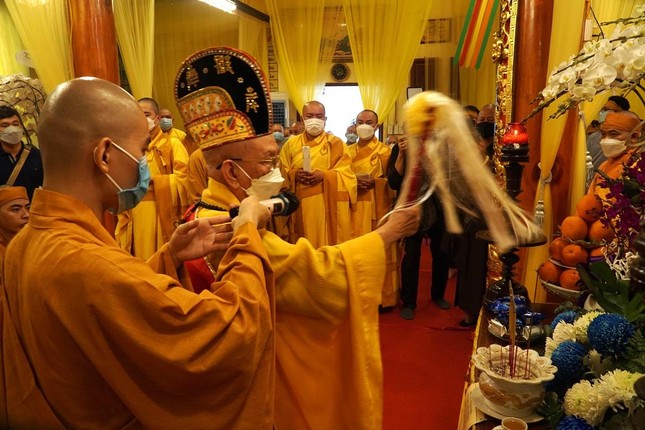 Hòa thượng Thích Huệ Minh tuyên pháp ngữ, phất trần