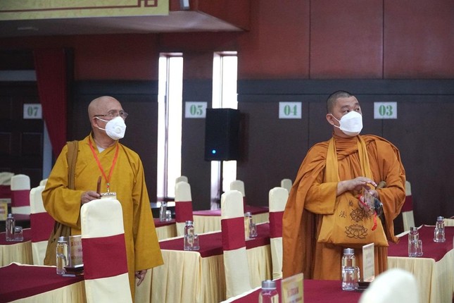 Hòa thượng Thích Minh Hạnh trực tiếp chỉ đạo rà soát các công tác còn lại trước phiên trù bị chiều nay