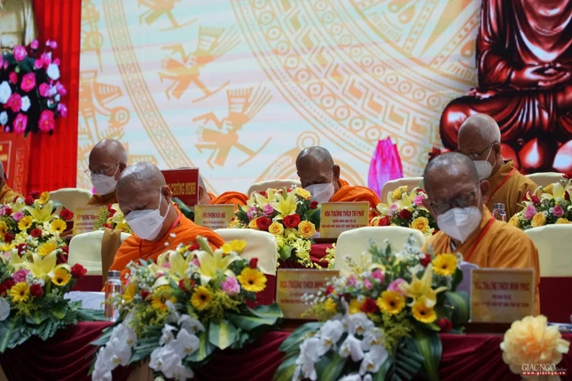 Chư tôn đức chứng minh và chủ tọa phiên trù bị