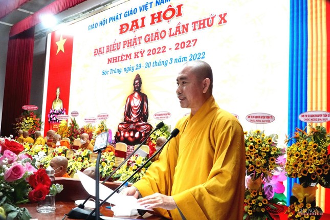 Đại đức Thích Thiện Nguyện báo cáo tổng kết công tác Phật sự và trình phương hướng hoạt động Phật sự nhiệm kỳ 2022-2027