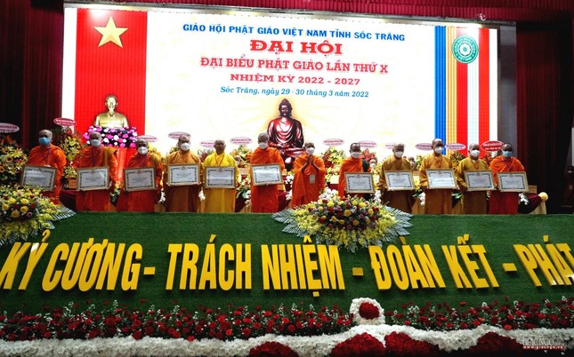 Trung ương Giáo hội tặng Bằng tuyên dương công đức