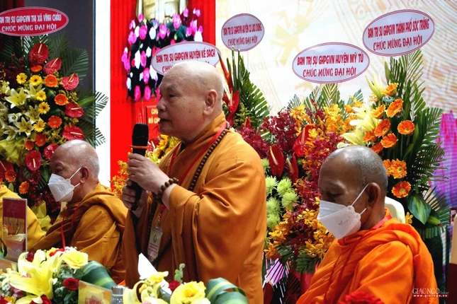 Hòa thượng Thích Thiện Nhơn, lấy ý kiến biểu quyết và thông qua nhân sự nhiệm kỳ mới