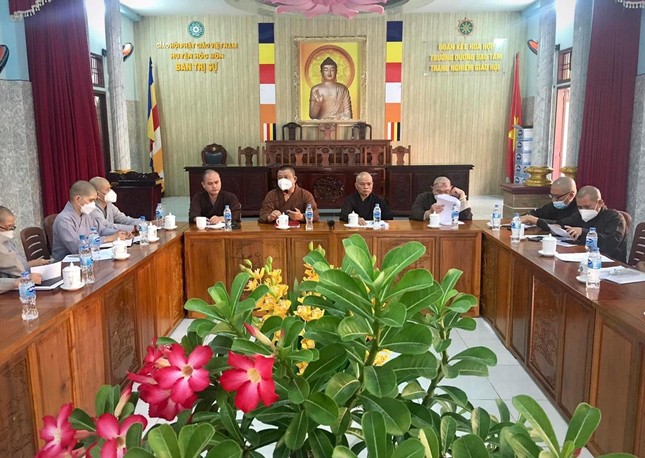 Chư tôn đức chứng minh và Thường trực tại phiên họp chiều ngày 9-4 tại Văn phòng BTS