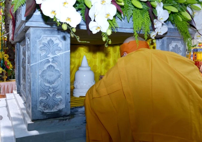 Bảo tháp được tôn trí trong khuôn viên chùa Phú Long Bảo tháp được tôn trí trong khuôn viên chùa Phú Long