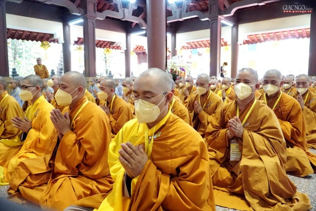 Mỗi giới tử phải tụng bốn cuốn Luật trường hàng