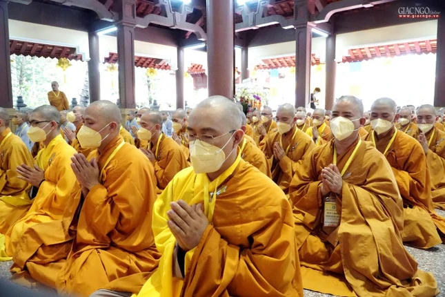 Mỗi giới tử phải tụng bốn cuốn Luật trường hàng Mỗi giới tử phải tụng bốn cuốn Luật trường hàng