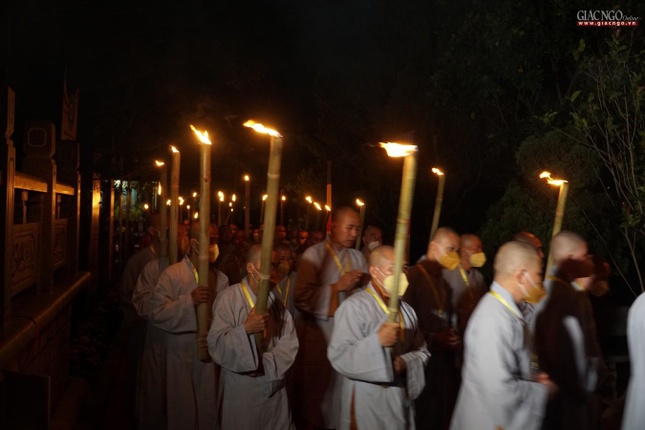 Tuần chiếu là nghi thức truyền thống trong Đại giới đàn Tuần chiếu là nghi thức truyền thống trong Đại giới đàn