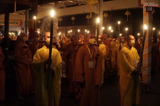 Cùng thiền hành và niệm hồng danh Phật Bổn Sư Thích Ca Mâu Ni Cùng thiền hành và niệm hồng danh Phật Bổn Sư Thích Ca Mâu Ni