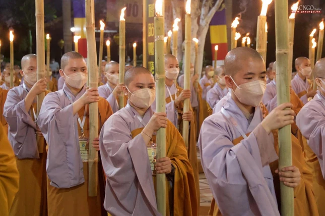 Cảnh tỉnh và sách tấn giới tử trong các oai nghi