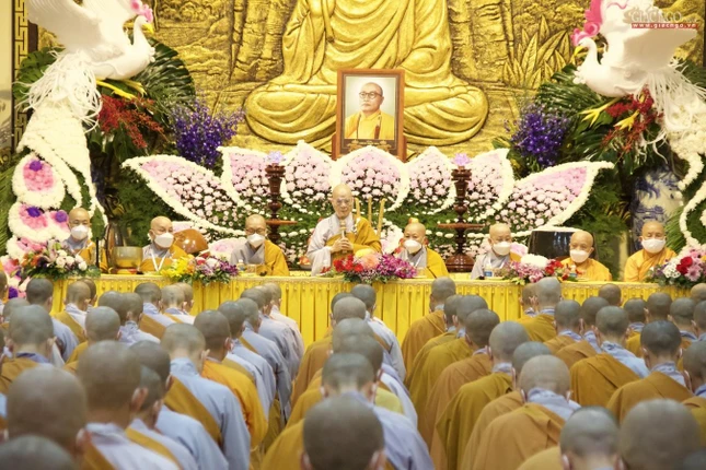 Ni trưởng Thích nữ Huệ Hương, Phó Chánh chủ khảo sách tấn chư Ni trước khi tụng Luật Ni trưởng Thích nữ Huệ Hương, Phó Chánh chủ khảo sách tấn chư Ni trước khi tụng Luật