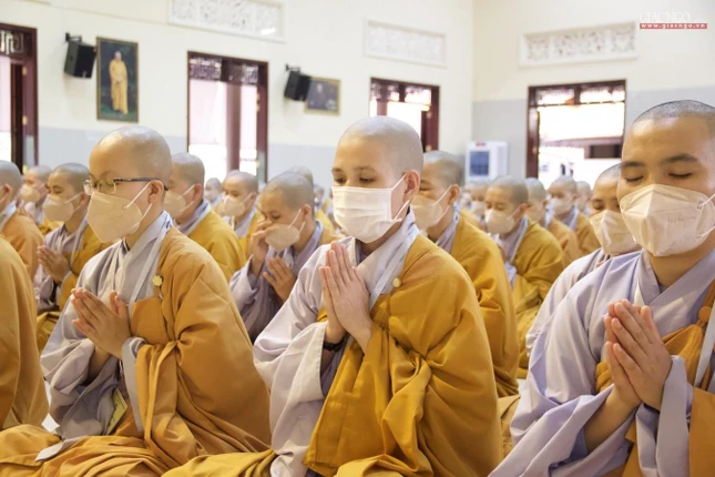 Cùng thời gian chư Tăng, thì tại giới trường Ni cũng tiến hành tụng Luật Cùng thời gian chư Tăng, thì tại giới trường Ni cũng tiến hành tụng Luật