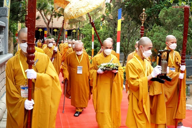 Cung nghi chư tôn đức Ban Giám khảo quang lâm Cung nghi chư tôn đức Ban Giám khảo quang lâm