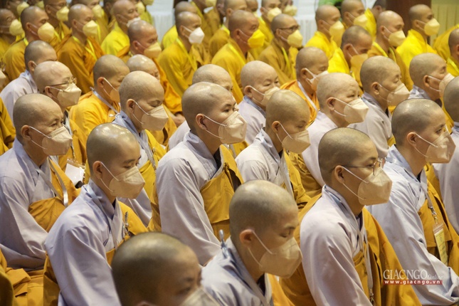 Nhiếp niệm tinh chuyên để những lời dạy được rót vào tâm thức Nhiếp niệm tinh chuyên để những lời dạy được rót vào tâm thức