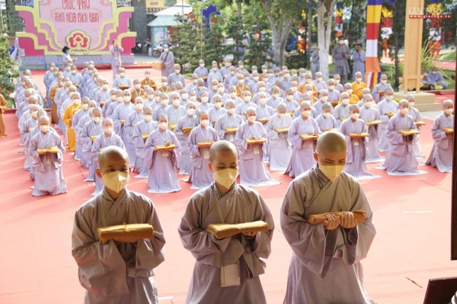 Các giới tử Sa-di-ni phát nguyện thọ trì giới pháp