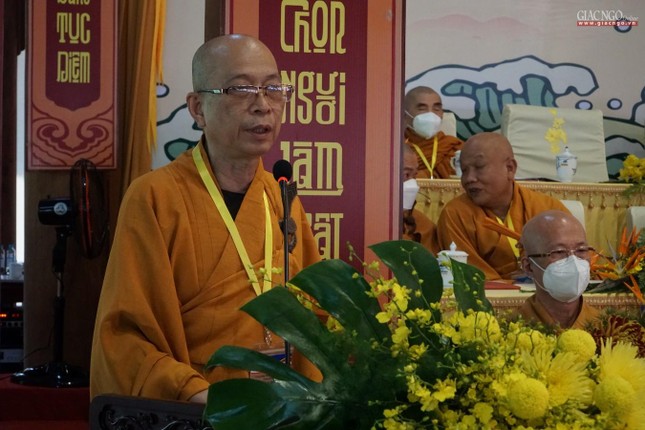 Thượng tọa Thích Huệ Khai cung tuyên tiểu sử Hòa thượng Thích Thiện Hoa