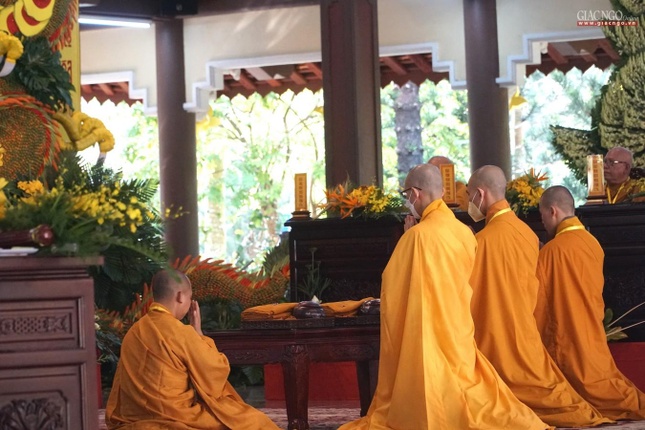 Mỗi lần tác pháp Bạch tứ yết-ma cho ba giới tử