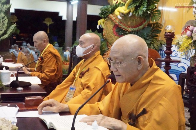 Hòa thượng Thích Minh Thông hướng dẫn các giới tử thỉnh Hòa thượng Đường đầu, Yết-ma, Giáo thọ và Tôn chứng