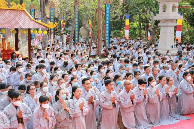 1.900 giới tử tại gia phát nguyện thọ Bồ-tát giới 1.900 giới tử tại gia phát nguyện thọ Bồ-tát giới