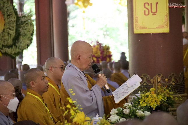 Ni trưởng Thích nữ Như Đức, Giáo thọ đã hướng dẫn các giới tử Ni thỉnh Yết-ma và Tôn chứng