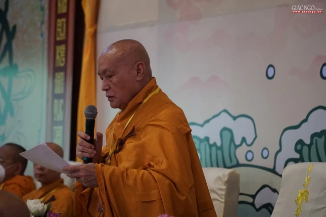 Hòa thượng Thích Nhật Quang ban huấn từ