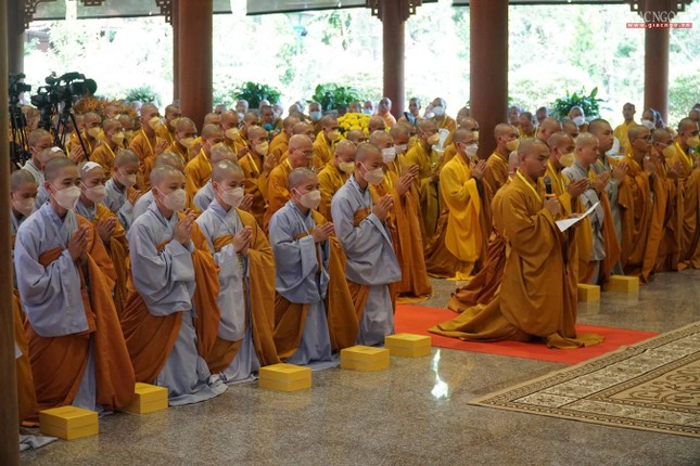 Giới tử Đạt Ma Huệ Nghiêm phát nguyện thọ trì giới pháp