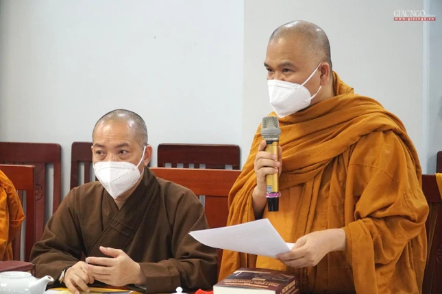 Thượng tọa Thích Giác Hoàng, Phó Tổng Thư ký kiêm Chánh Văn phòng Học viện nêu một số vấn đề trong việc đào tạo liên quan đến tốt nghiệp