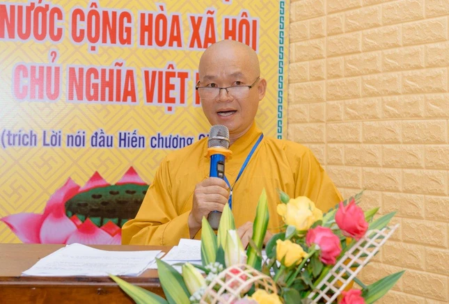 Đại đức Thích Hạnh Nhân báo cáo Phật sự khóa khóa V và trình phương hướng hoạt động Phật sự nhiệm kỳ mới