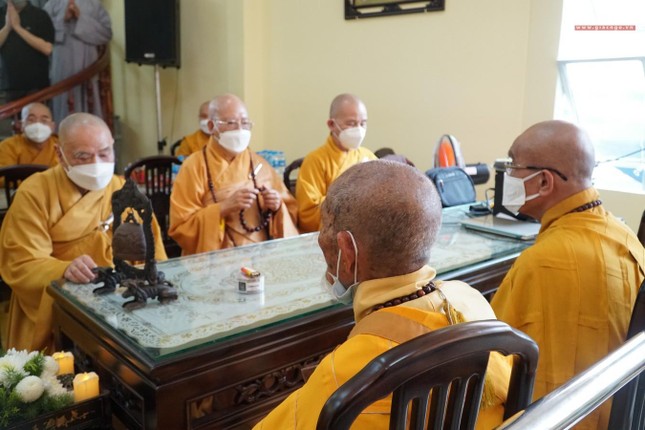 Chư tôn đức chứng minh