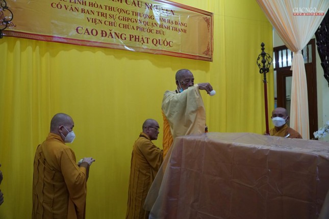 Sái tịnh kim quan