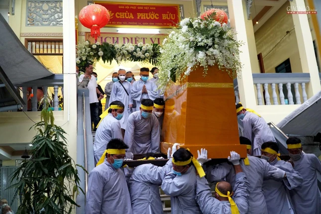 Cung tống kim quan cố Hòa thượng Thích Tâm Đăng rời Giác linh đường