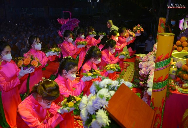 Dâng lục cúng dường sơ sanh bảo tướng Dâng lục cúng dường sơ sanh bảo tướng