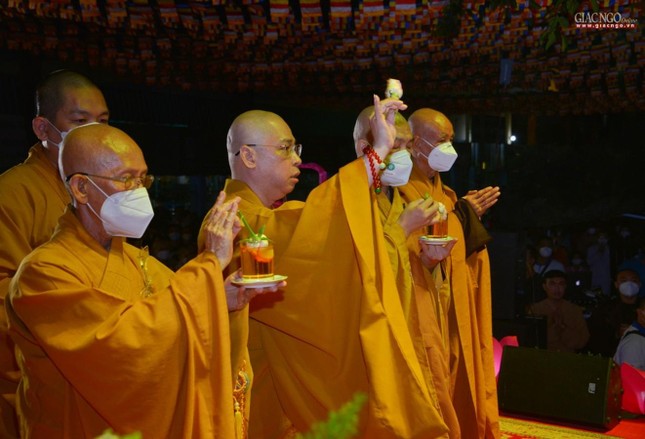 Cam lồ rưới xuống - thế giới thanh lương Cam lồ rưới xuống - thế giới thanh lương