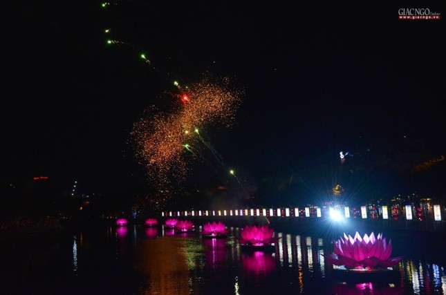 Tinh khiết vô nhiễm như hoa sen Tinh khiết vô nhiễm như hoa sen