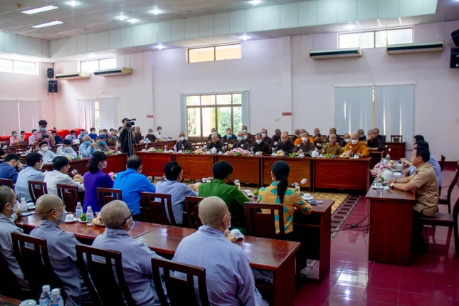 Buổi gặp mặt diễn ra thân mật và cởi mở Buổi gặp mặt diễn ra thân mật và cởi mở